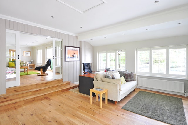 How to Choose Between Polywood and Wooden Blinds